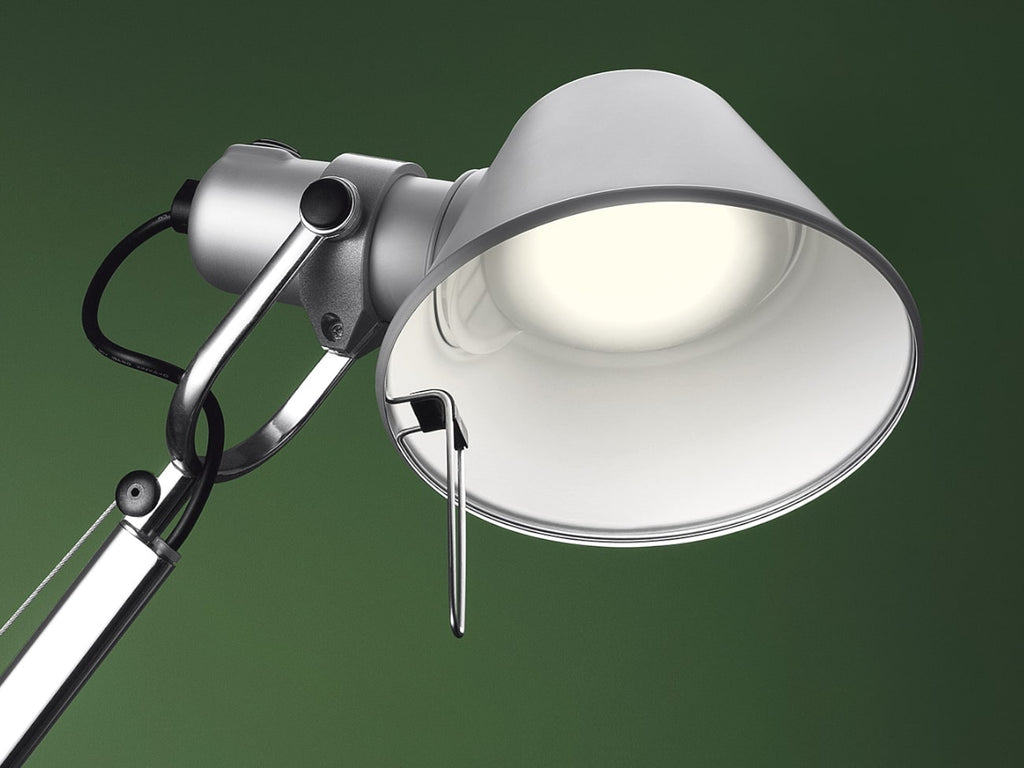 LED トロメオLEDデスクランプ by Michele De Lucchi | Artemide | Generate– Design